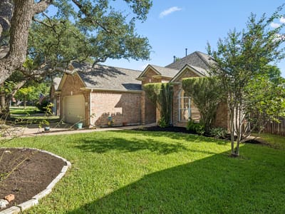 Living area at 8414 Ironweed RUN - 3 bed 2 bath home