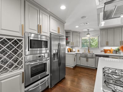 Photo 5 of 40 at 8500 Adirondack CV - 5 bed 3 bath home
