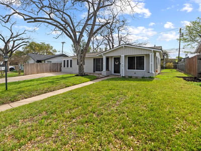 Living area at 8501 Kromer ST - 3 bed 2 bath home
