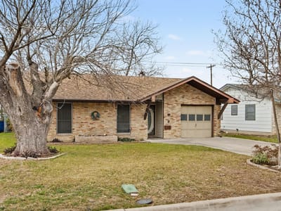 Property photo 3 at 8516 Woodstone DR - 3 bed 1 bath home