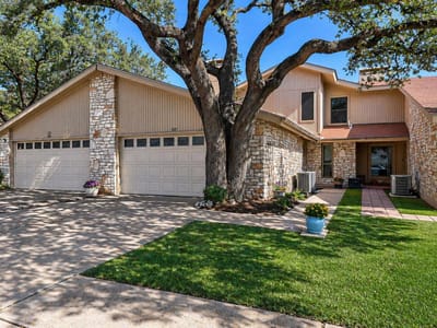 Living area at 8518 Fathom CIR Unit #107 - 3 bed 2 bath home