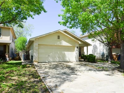 Living area at 8604 Dittmar Oaks Dr - 3 bed 1 bath home