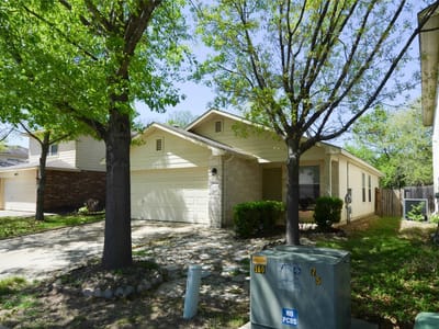Kitchen at 8604 Dittmar Oaks Dr - 3 bed 1 bath home