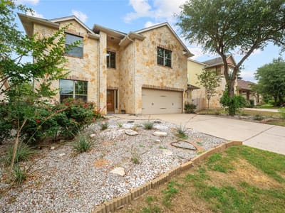 Living area at 8608 Alophia DR - 4 bed 2 bath home