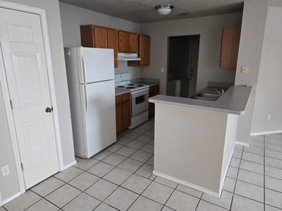 Bathroom at 861-863 Sagewood Trl - Hughson Heights Sec 3-C, San Marcos, TX