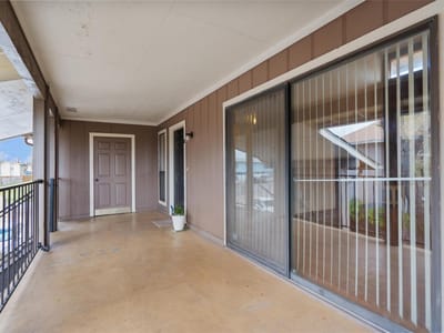 Living area at 8621 Putnam DR Unit #C - 2 bed 2 bath home
