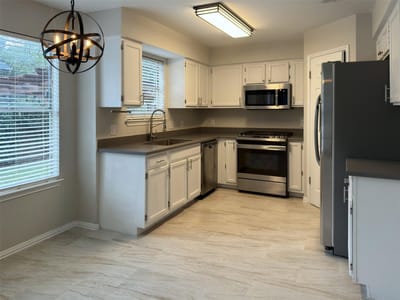 Photo 5 of 15 at 8709 Cretys CV - 4 bed 2 bath home