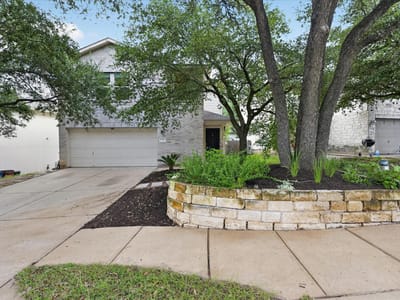 Living area at 8716 Davis Oaks TRL - 3 bed 2 bath home