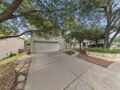 Living area at 8716 Davis Oaks TRL - 3 bed 2 bath home