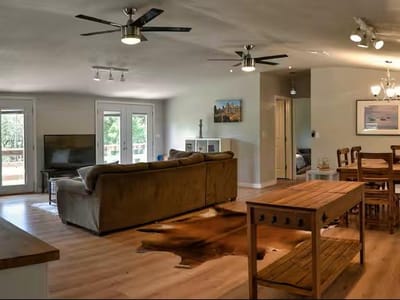 Living area at 8807 High Valley RD - 3 bed 2 bath home