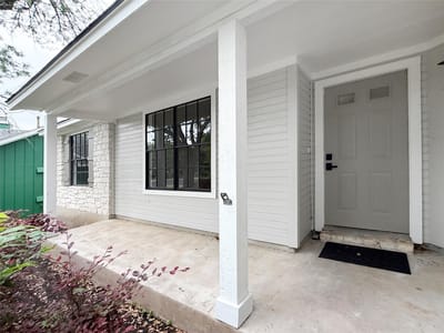 Living area at 8814 United Kingdom DR - 4 bed 2 bath home