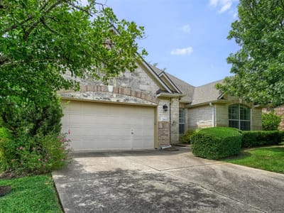 Living area at 8815 Towana TRL - 3 bed 2 bath home
