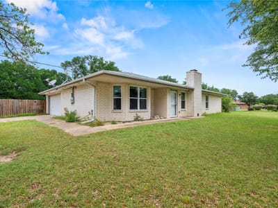 Living area at 8827 E Highway 190 - 4 bed 2 bath home