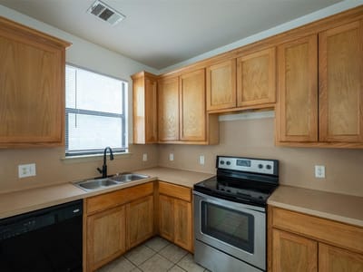 Property photo 5 at 8901 Parkfield DR - Quail Creek Ph 02 Sec 03, Austin, TX