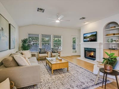 Property photo 2 at 8909 Lanna Bluff LOOP - 4 bed 2 bath home