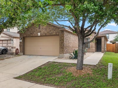 Living area at 8913 Wiley WAY - 3 bed 2 bath home