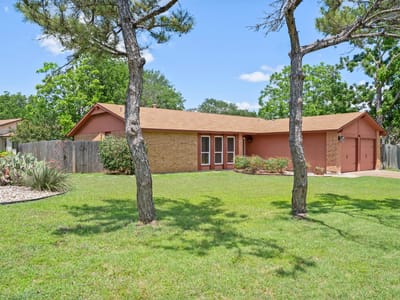 Living area at 8914 Sparkling Creek Dr - 3 bed 2 bath home