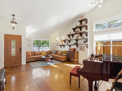 Living area at 8920 W Hove LOOP - 4 bed 2 bath home