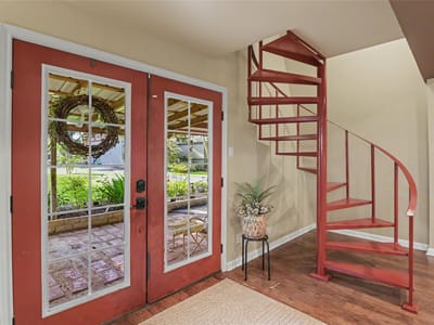 Property photo 3 at 898 Buerger Ln - 3 bed 2 bath home