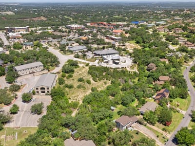 Property photo 4 at 9 Lakeway Centre CT - Lakeway Centre, Lakeway, TX