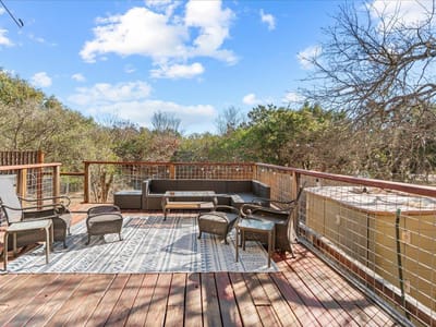 Living area at 9 Ridgewood CIR - 4 bed 2 bath home