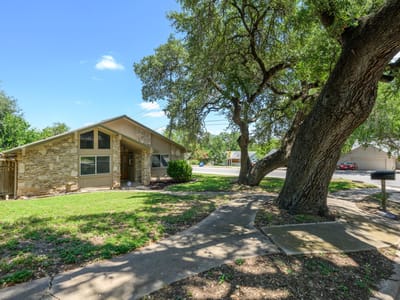Property photo 2 at 900 Austin Highlands BLVD - 3 bed 2 bath home