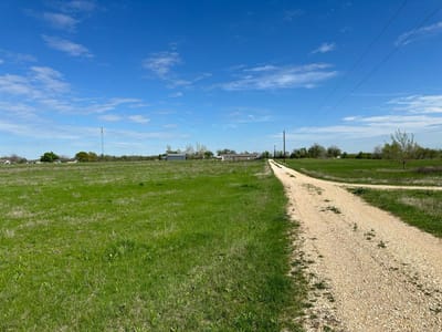 Primary bedroom at 900 County Road 406 Rd - AM40SDXI - MH EAST, Taylor, TX