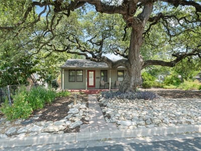 Property photo 2 at 900 Jewell ST - 3 bed 2 bath home