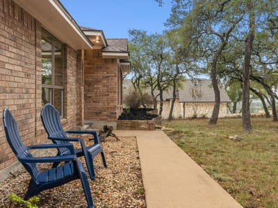 Living area at 900 Morgan Hill DR - 3 bed 2 bath home