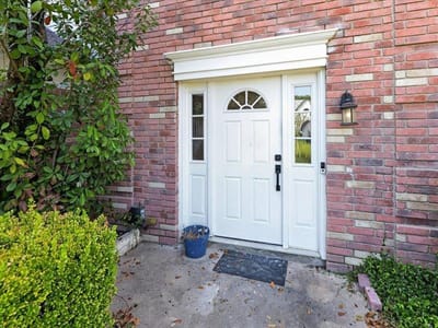 Property photo 3 at 900 Oakcrest Cir - 4 bed 2 bath home