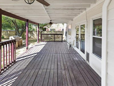 Property photo 4 at 900 Oakcrest Cir - 4 bed 2 bath home