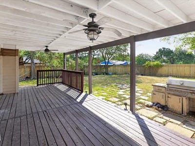 Property photo 5 at 900 Oakcrest Cir - 4 bed 2 bath home
