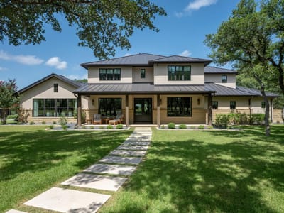 Photo 2 of 39 at 900 Rivercliff DR - 5 bed 3 bath home