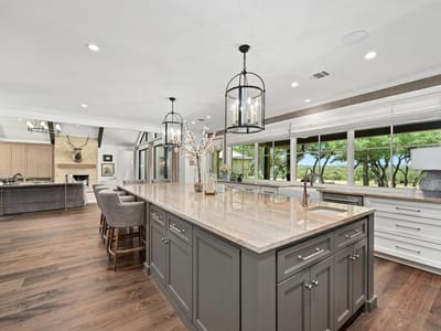 Photo 4 of 39 at 900 Rivercliff DR - 5 bed 3 bath home