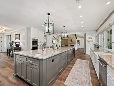 Photo 5 of 39 at 900 Rivercliff DR - 5 bed 3 bath home