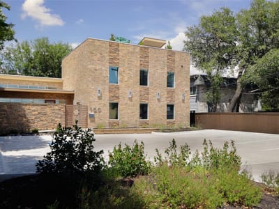 Living area at 900 W North Loop BLVD - Skyland, Austin, TX