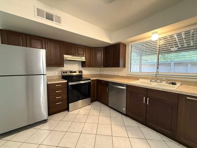 Property photo 4 at 900 W Village LN - 3 bed 2 bath home
