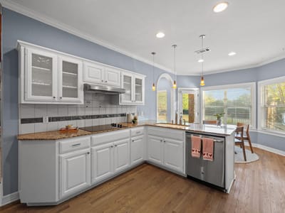 Photo 4 of 40 at 9001 Glenlake DR - 5 bed 3 bath home