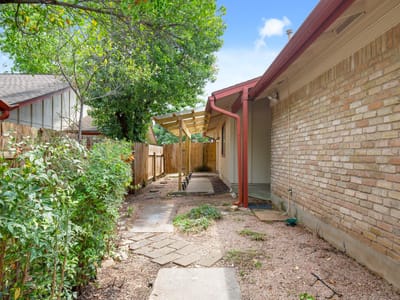 Property photo 4 at 9001 Parkfield DR Unit #B - 2 bed 1 bath home