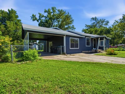 Property photo 2 at 901 Barbara DR - 2 bed 2 bath home