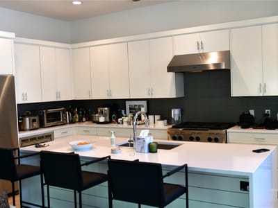 Photo 3 of 11 at 901 Bouldin Ave Unit #A - 3 bed 3 bath home
