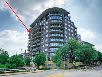 Living area at 901 W 9th St Unit #1004 - 2 bed 2 bath home