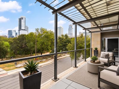 Property photo 3 at 901 W 9th ST Unit #107 - 2 bed 2 bath home