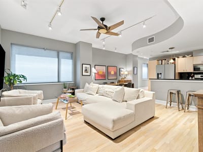 Property photo 2 at 901 W 9th ST Unit #216 - 2 bed 1 bath home