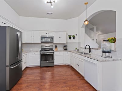 Kitchen at 902 Lavender Cv - 3 bed 2 bath home