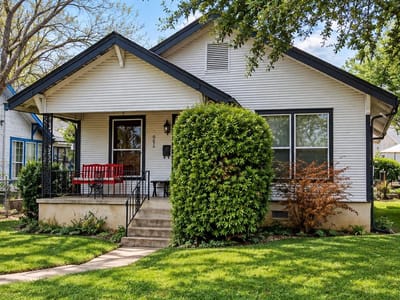 Photo 2 of 5 at 902 Taylor ST - 3 bed 2 bath home