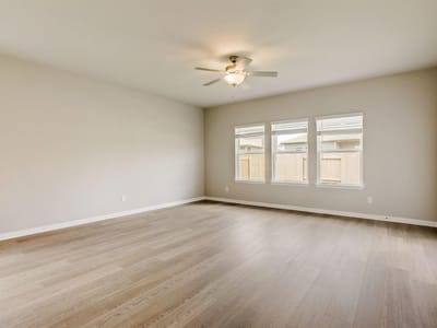 Property photo 2 at 902 Universal DR - 5 bed 3 bath home