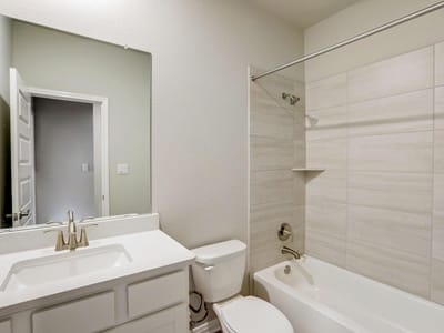 Property photo 5 at 902 Universal DR - 5 bed 3 bath home