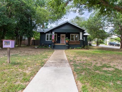 Property photo 2 at 902 W Hopkins ST - 2 bed 2 bath home