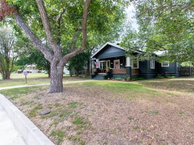 Property photo 4 at 902 W Hopkins ST - 2 bed 2 bath home